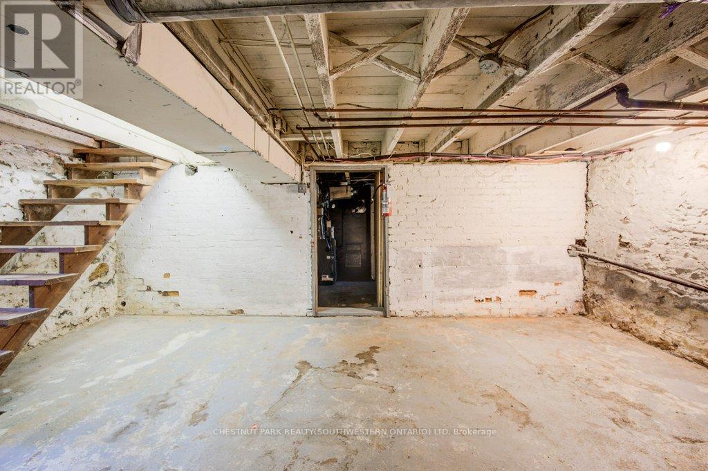 70 William Street W, Waterloo, Ontario  N2L 1J7 - Photo 19 - X12198964