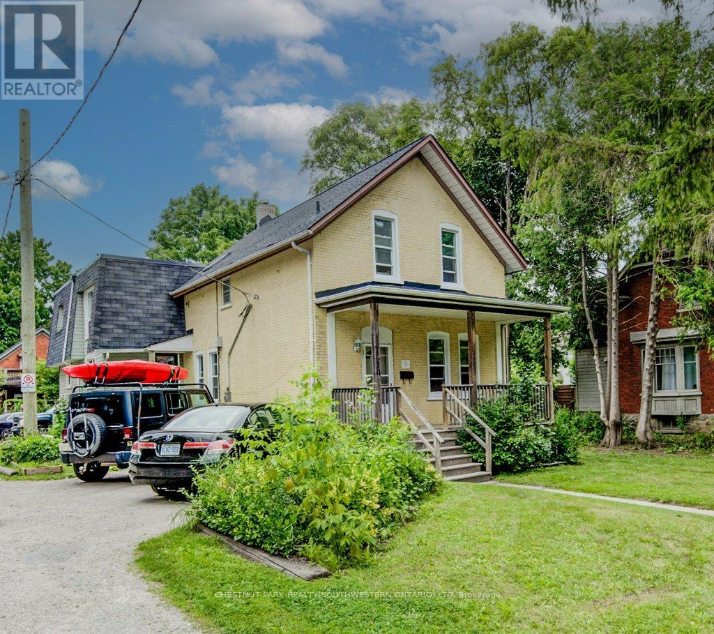 70 William Street W, Waterloo, Ontario  N2L 1J7 - Photo 2 - X12198964