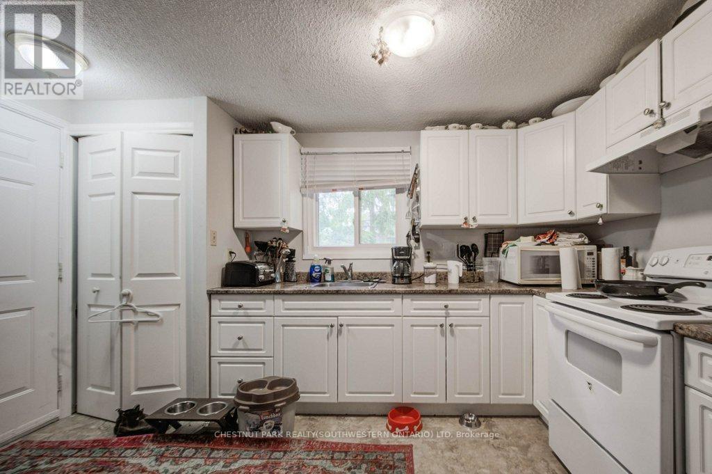 70 William Street W, Waterloo, Ontario  N2L 1J7 - Photo 24 - X12198964