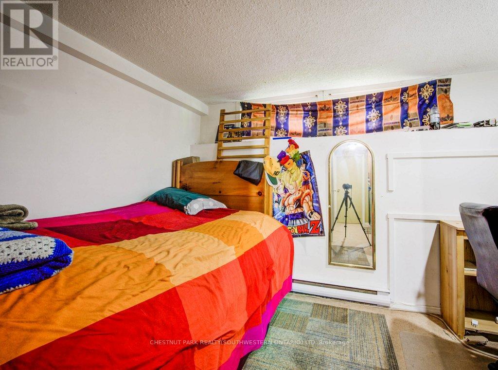 70 William Street W, Waterloo, Ontario  N2L 1J7 - Photo 38 - X12198964