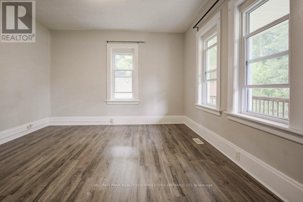 70 William Street W, Waterloo, Ontario  N2L 1J7 - Photo 4 - X12198964