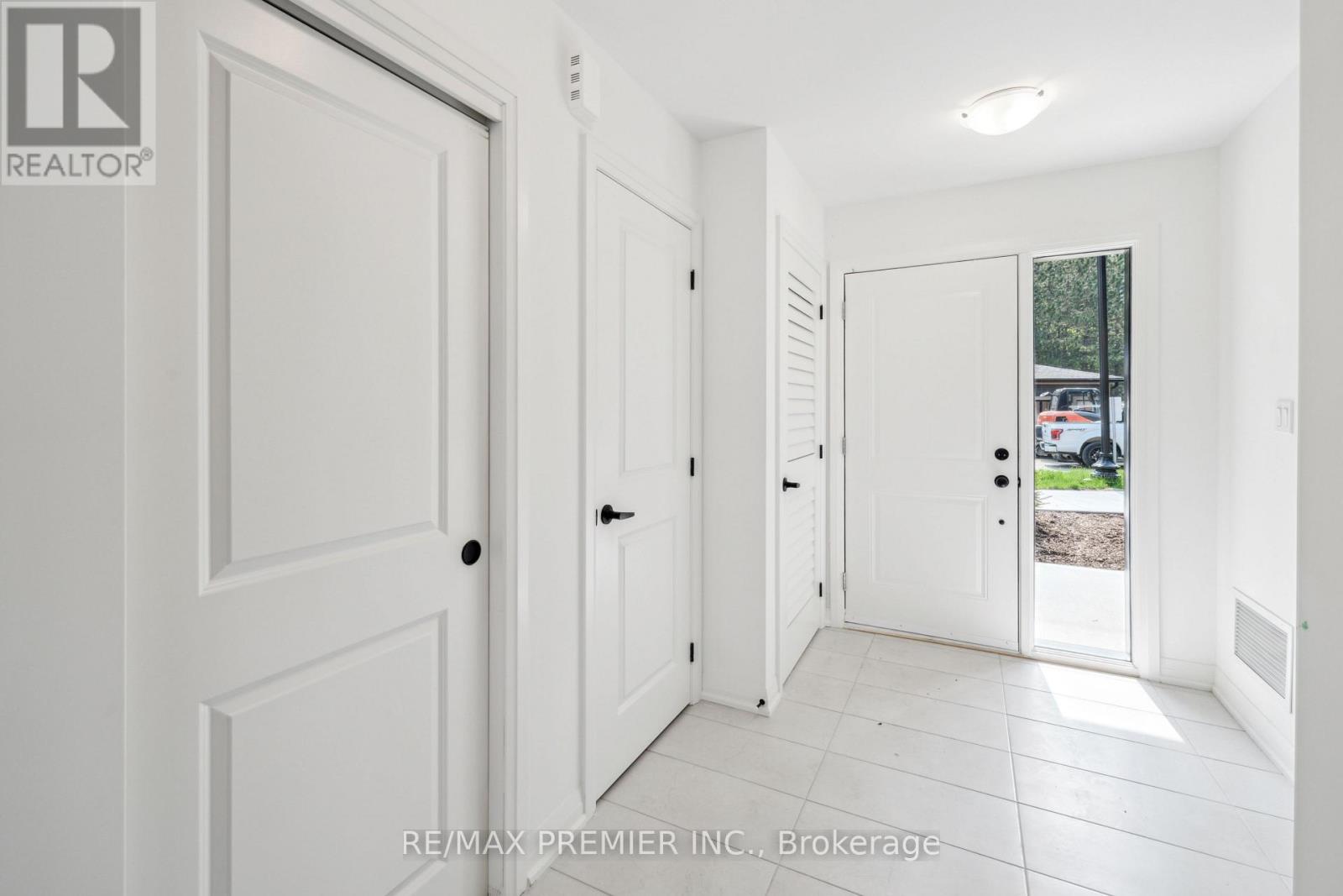 3-105 - 249 Crescent Bay Lane, Huntsville, Ontario  P1H 1C2 - Photo 6 - X12199006