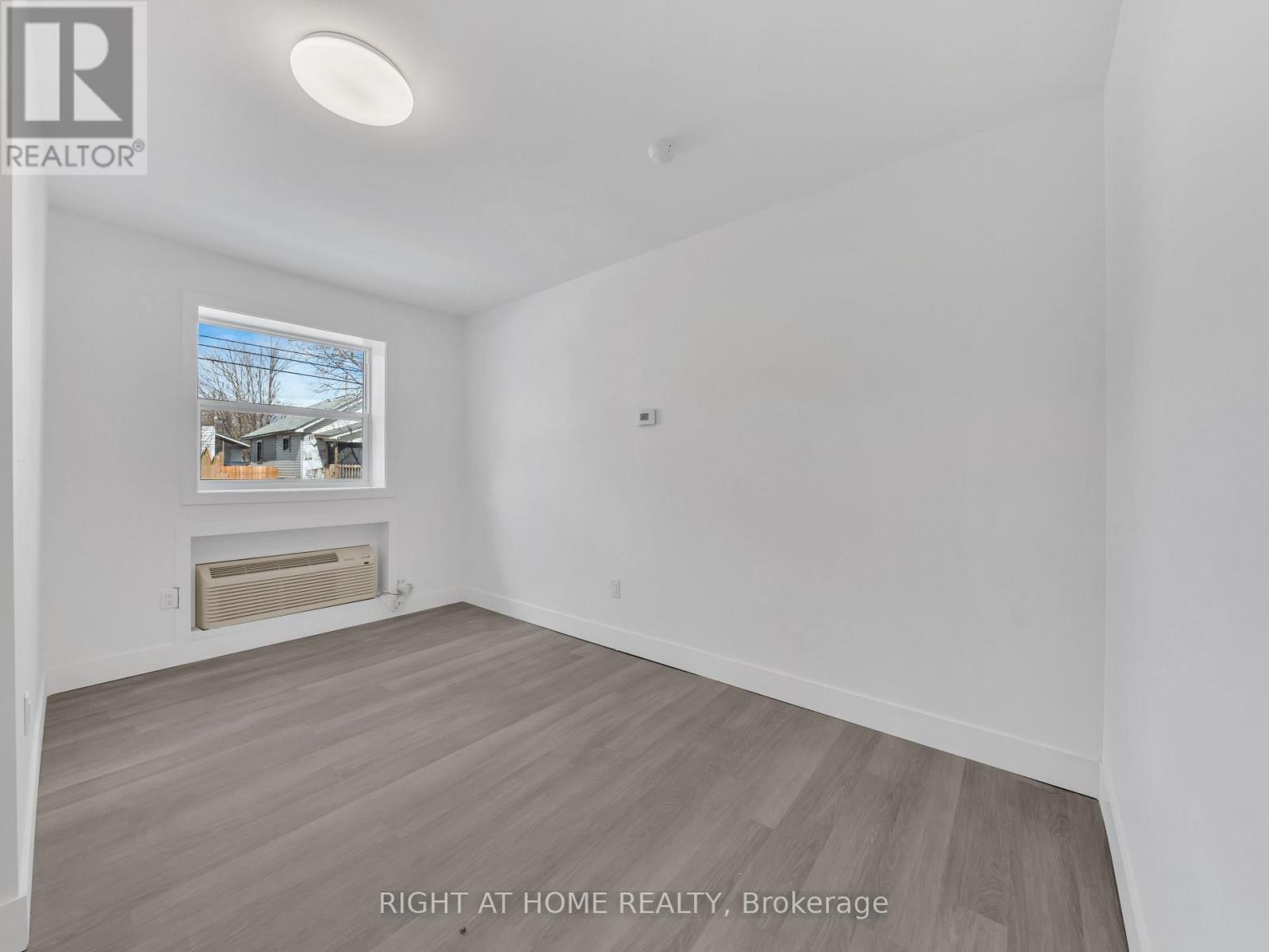 106 - 1804 Drouillard Road, Windsor, Ontario  N8W 3X5 - Photo 4 - X12199120