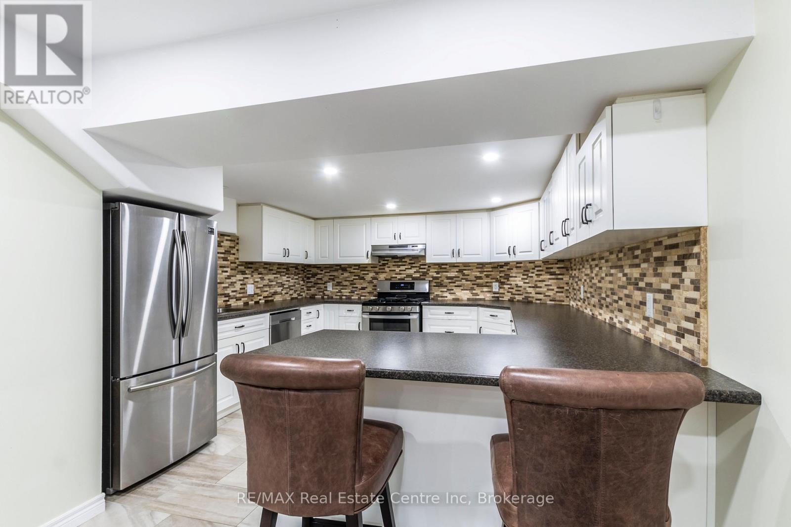 79 Woodland Glen Drive, Guelph, Ontario  N1G 3S3 - Photo 5 - X12199252