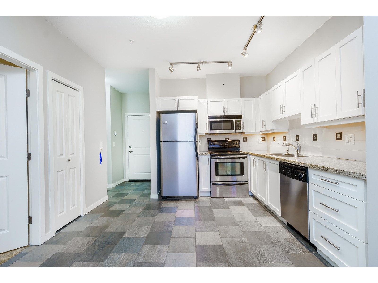 Property at 109 2511 KING GEORGE BOULEVARD image 4