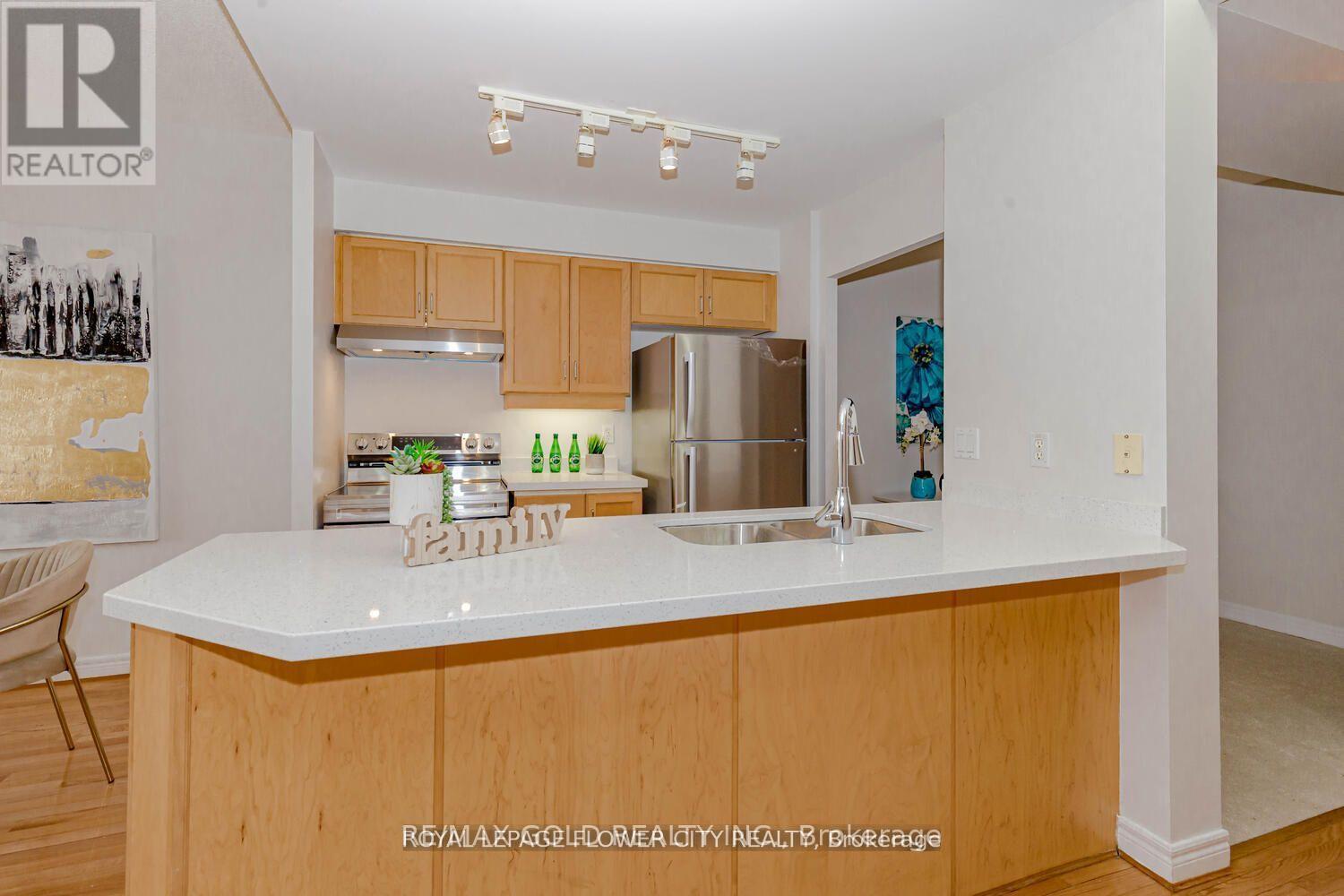 709 - 50 Old Mill Road, Oakville, Ontario  L6J 7W1 - Photo 7 - W12079225