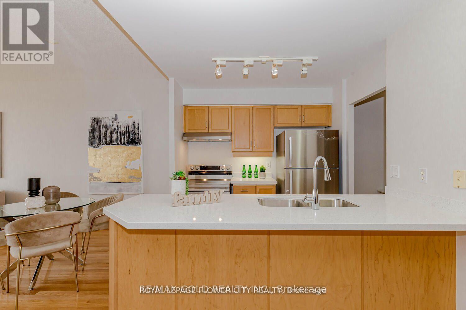 709 - 50 Old Mill Road, Oakville, Ontario  L6J 7W1 - Photo 8 - W12079225