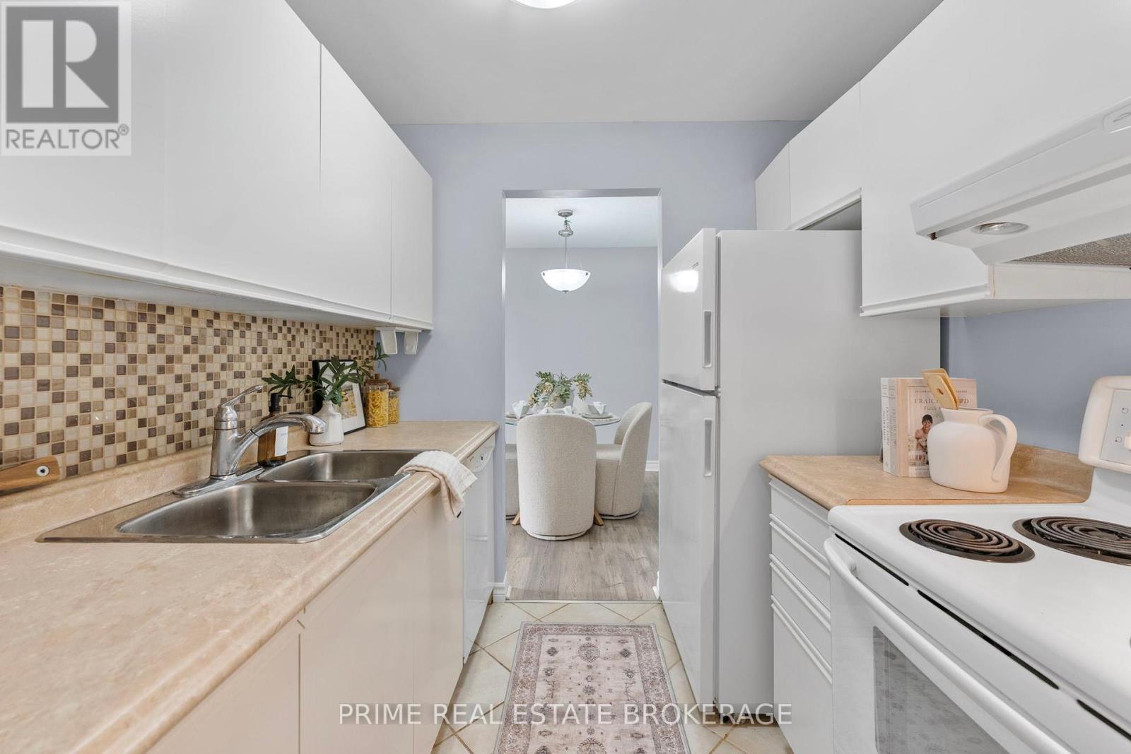 Photo 7 of 14 for 102 - 725 Deveron Crescent