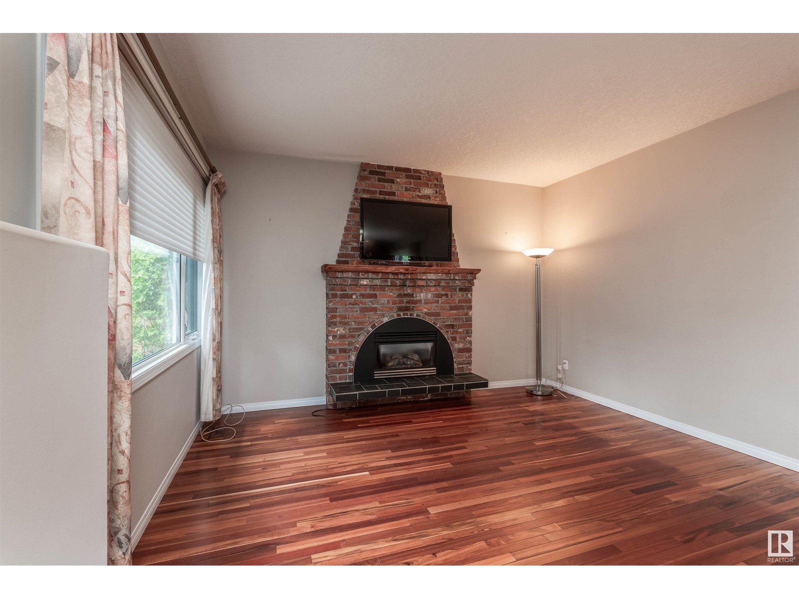 Property at 3507 79 ST NW image 4