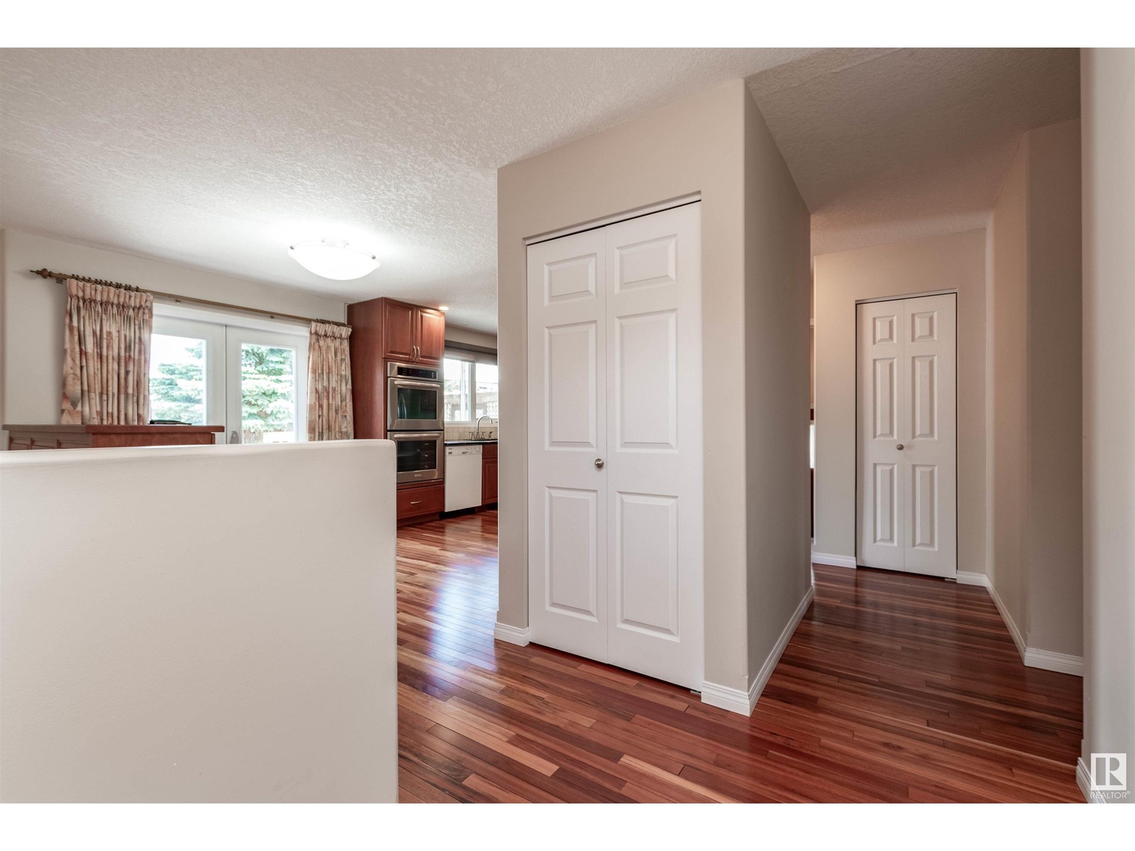 Property at 3507 79 ST NW image 3