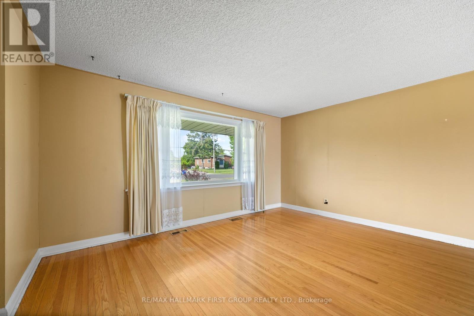 12 Roseland Drive, Quinte West, Ontario K0K 1L0 - Photo 6 - X12199299