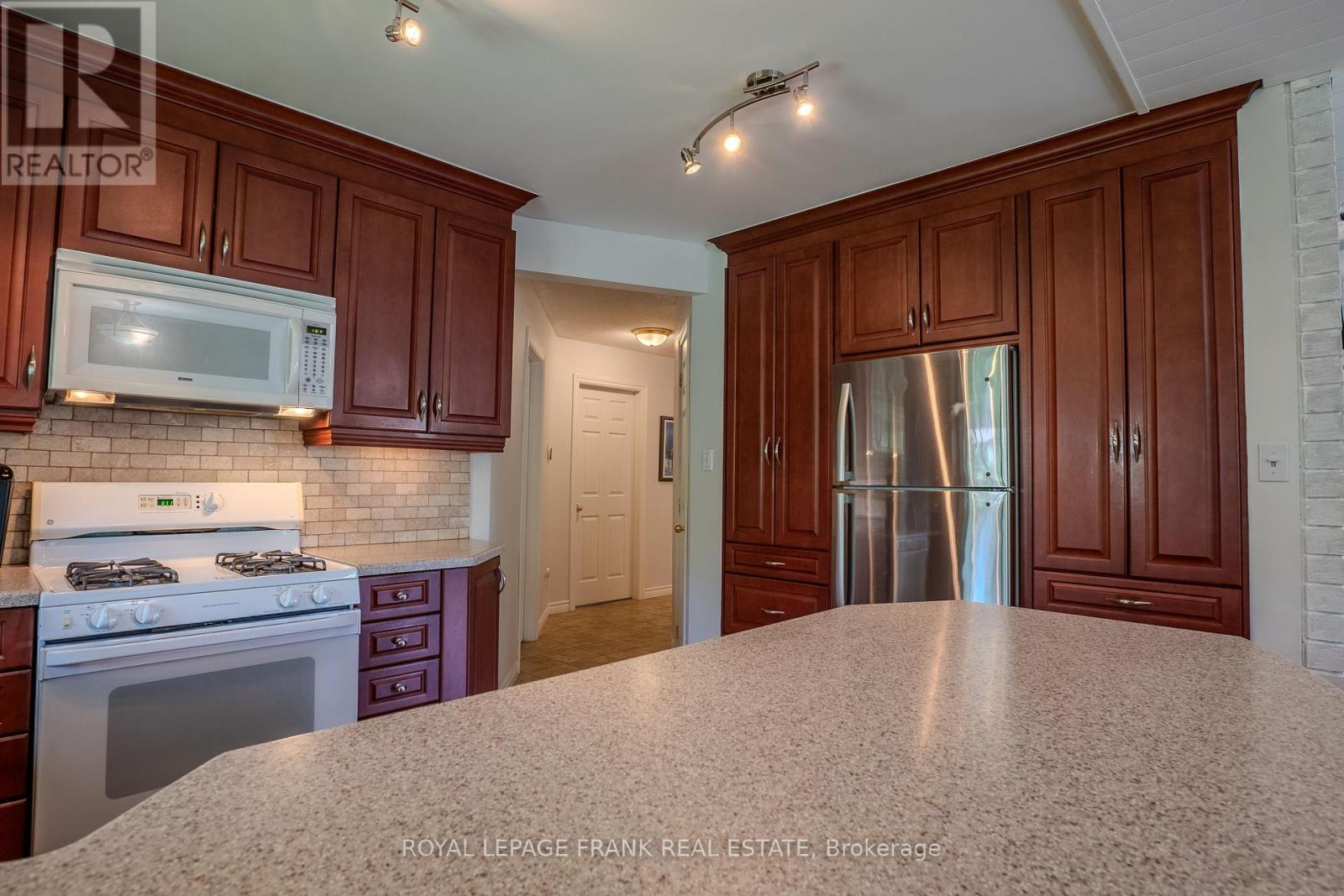 41 Pirates Glen Drive, Trent Lakes, Ontario  K0M 1A0 - Photo 11 - X12199340