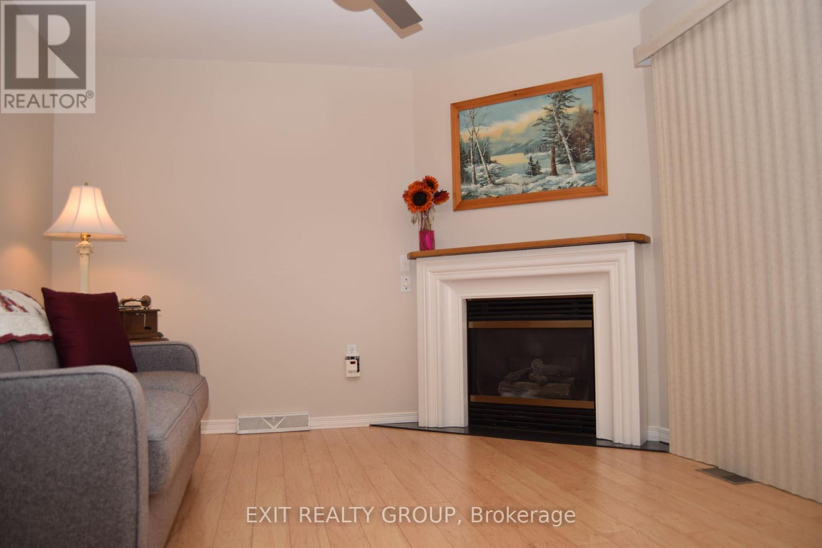 9 Empire Boulevard, Prince Edward County, Ontario K0K 3L0 - Photo 5 - X12199360