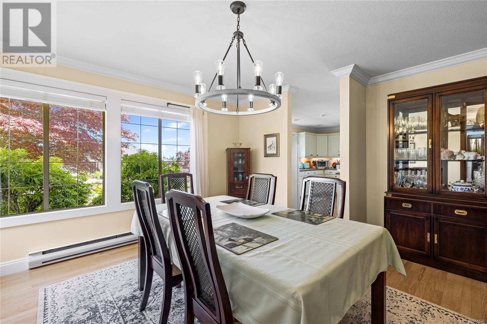 Property at 910 Fairways Dr image 5