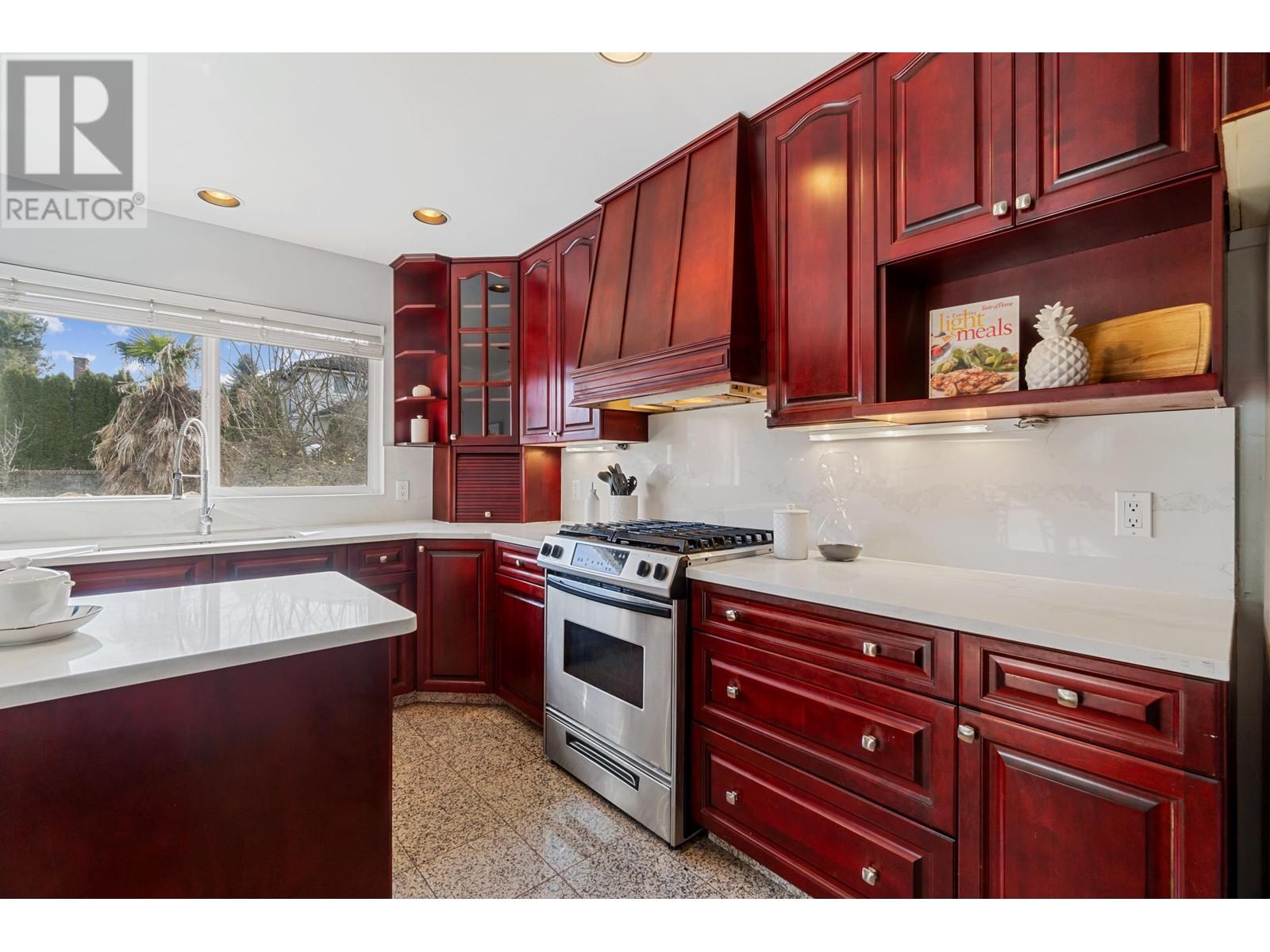 9152 Klenner Drive, Burnaby, British Columbia  V3N 4E8 - Photo 6 - R3011772