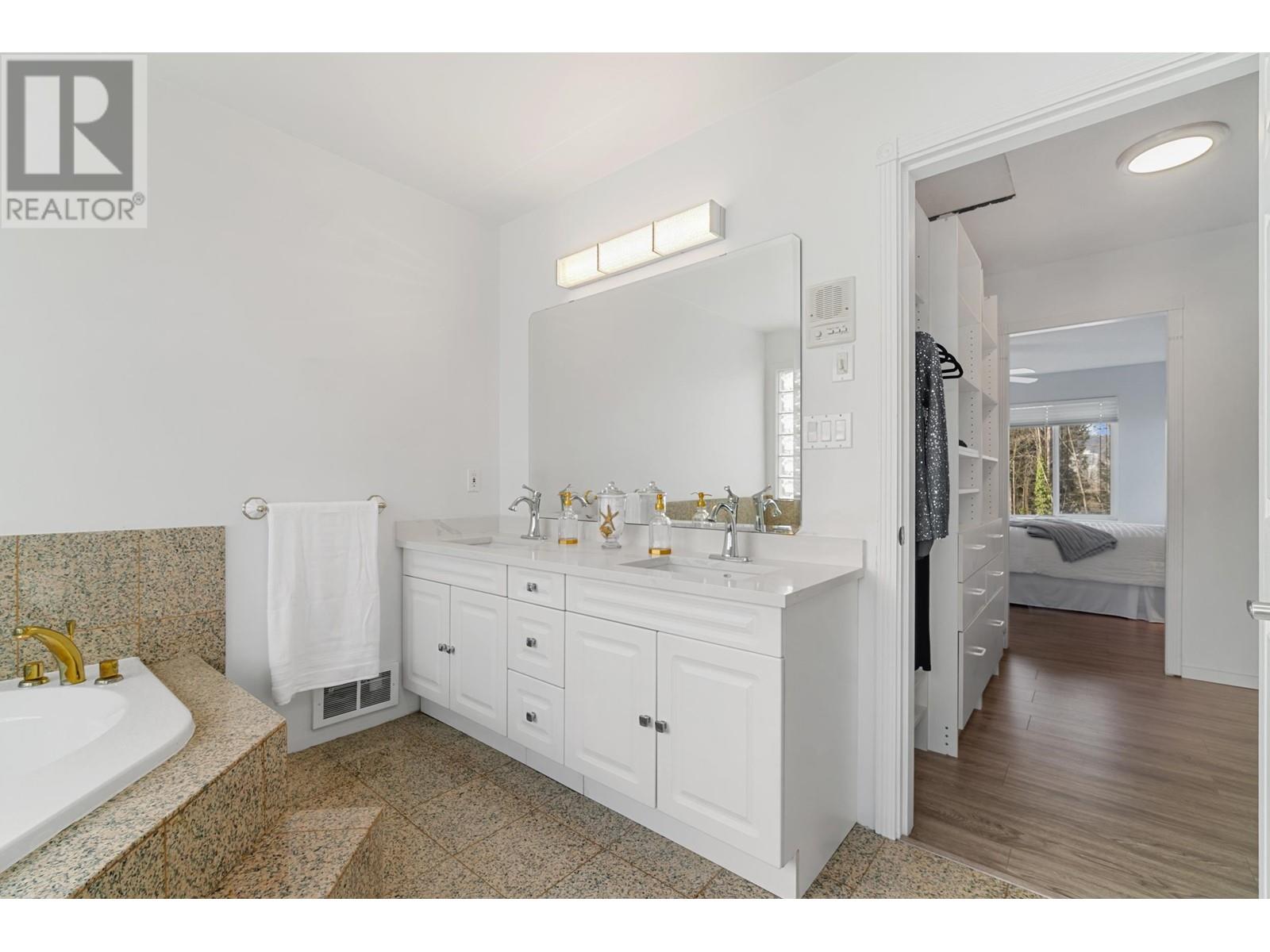 9152 Klenner Drive, Burnaby, British Columbia  V3N 4E8 - Photo 24 - R3011772
