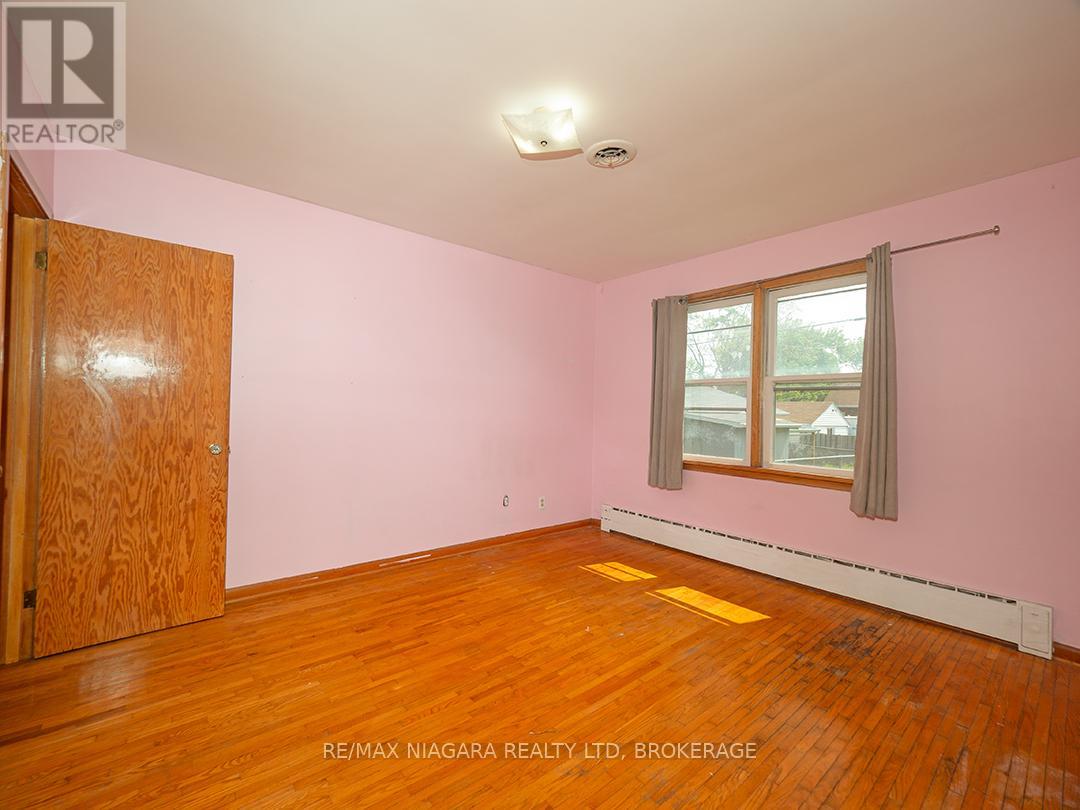 155 Clarke Street, Port Colborne, Ontario  L3K 2G2 - Photo 10 - X12199362