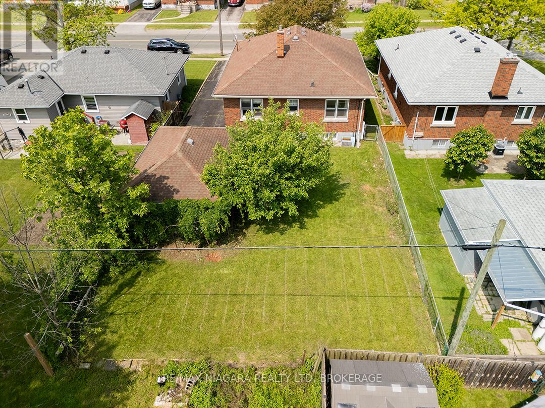 155 Clarke Street, Port Colborne, Ontario  L3K 2G2 - Photo 4 - X12199362