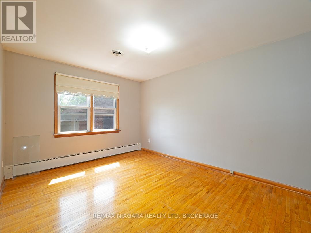 155 Clarke Street, Port Colborne, Ontario  L3K 2G2 - Photo 8 - X12199362