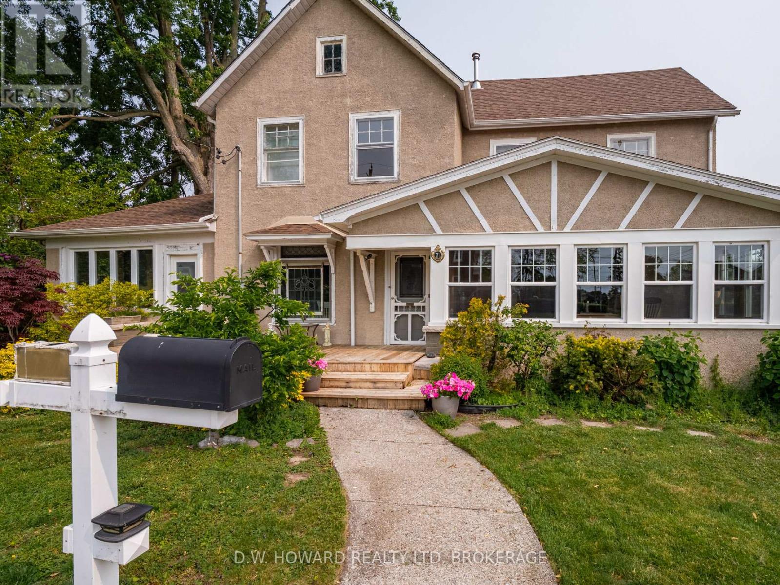 77 Sugarloaf Street, Port Colborne (Sugarloaf), Ontario  L3K 2N3 - Photo 4 - X12199396