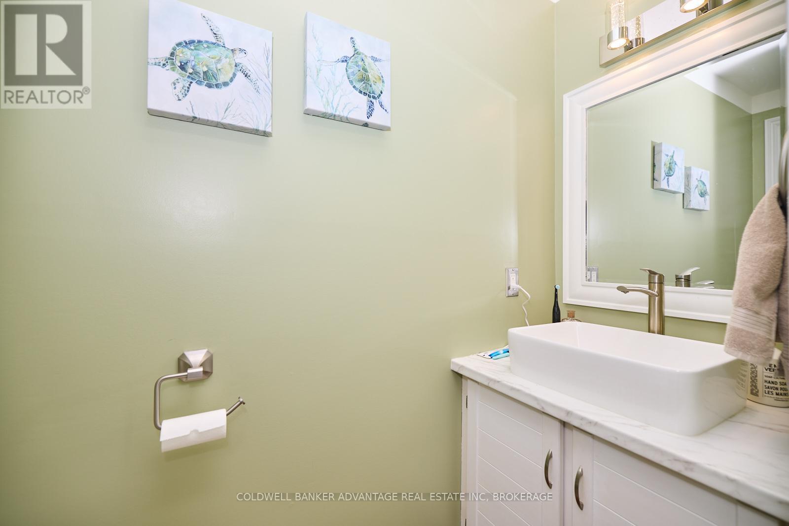 33 Naples Court, Thorold (Confederation Heights), Ontario  L2V 4S7 - Photo 17 - X12199487