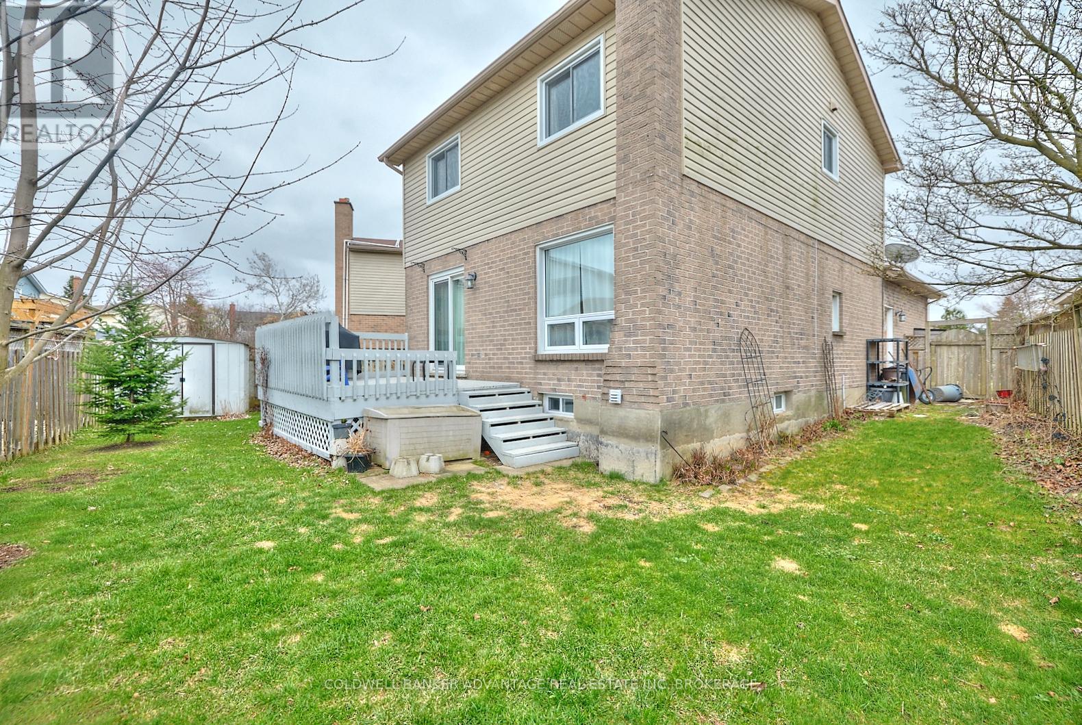 33 Naples Court, Thorold (Confederation Heights), Ontario  L2V 4S7 - Photo 3 - X12199487