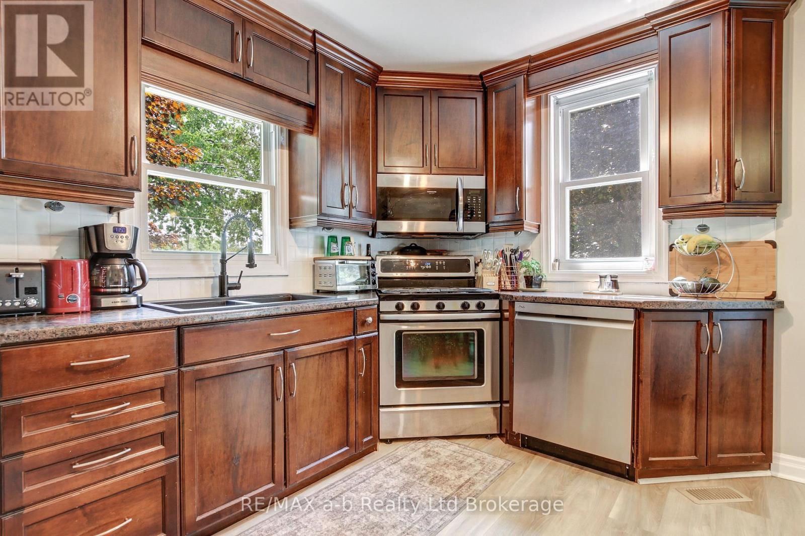 9 Centre Street, Norwich, Ontario  N0J 1P0 - Photo 8 - X12199410