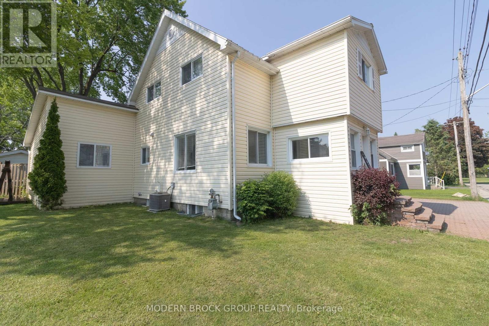 462 Park Street E, Prescott, Ontario  K0E 1T0 - Photo 2 - X12199406