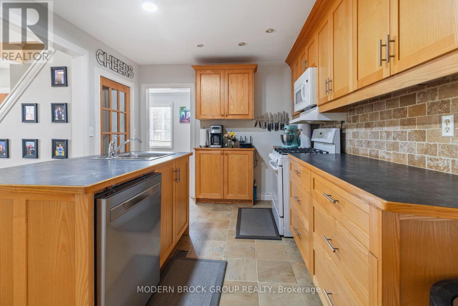 462 Park Street E, Prescott, Ontario  K0E 1T0 - Photo 6 - X12199406