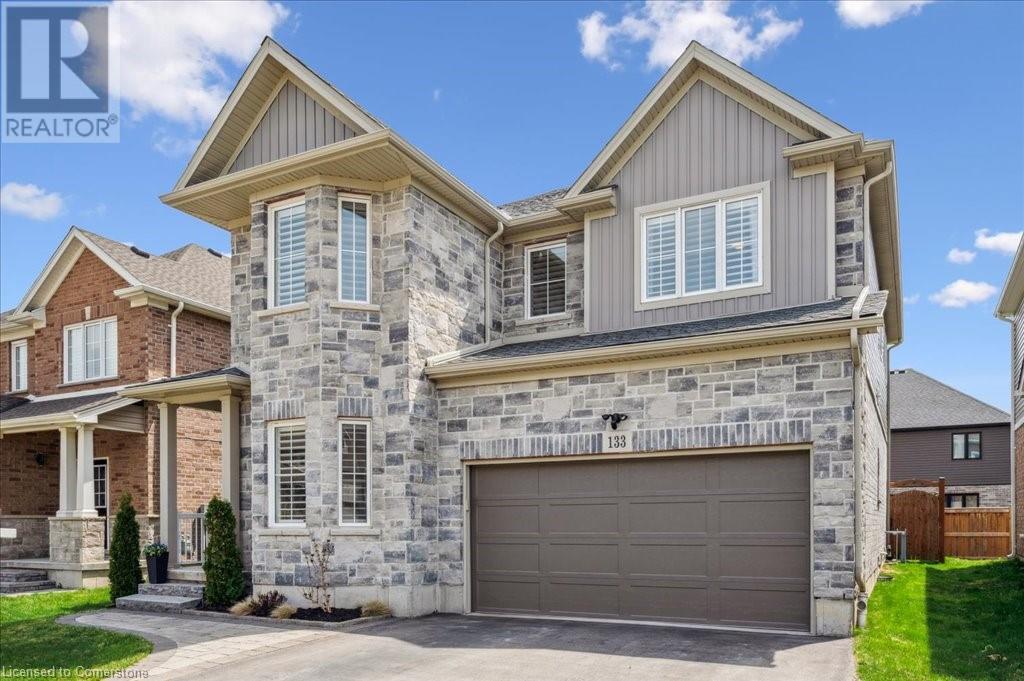 Property at 133 EAGLECREST Street image 3