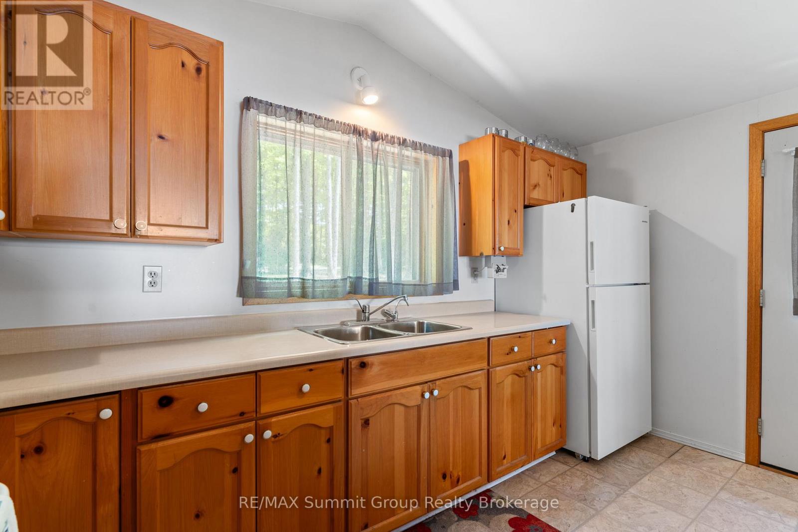 182 Lakeshore Boulevard, Grey Highlands, Ontario  N0C 1E0 - Photo 8 - X12199412