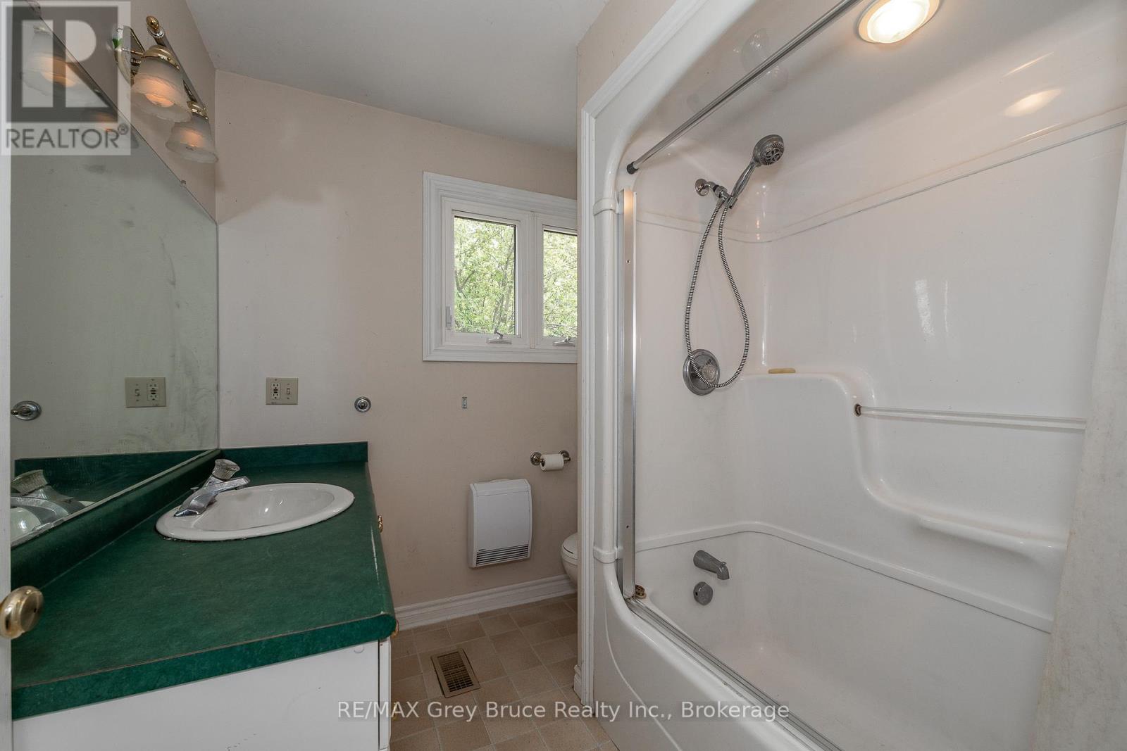 2031 8th Avenue E, Owen Sound, Ontario  N4K 3C5 - Photo 18 - X12199442