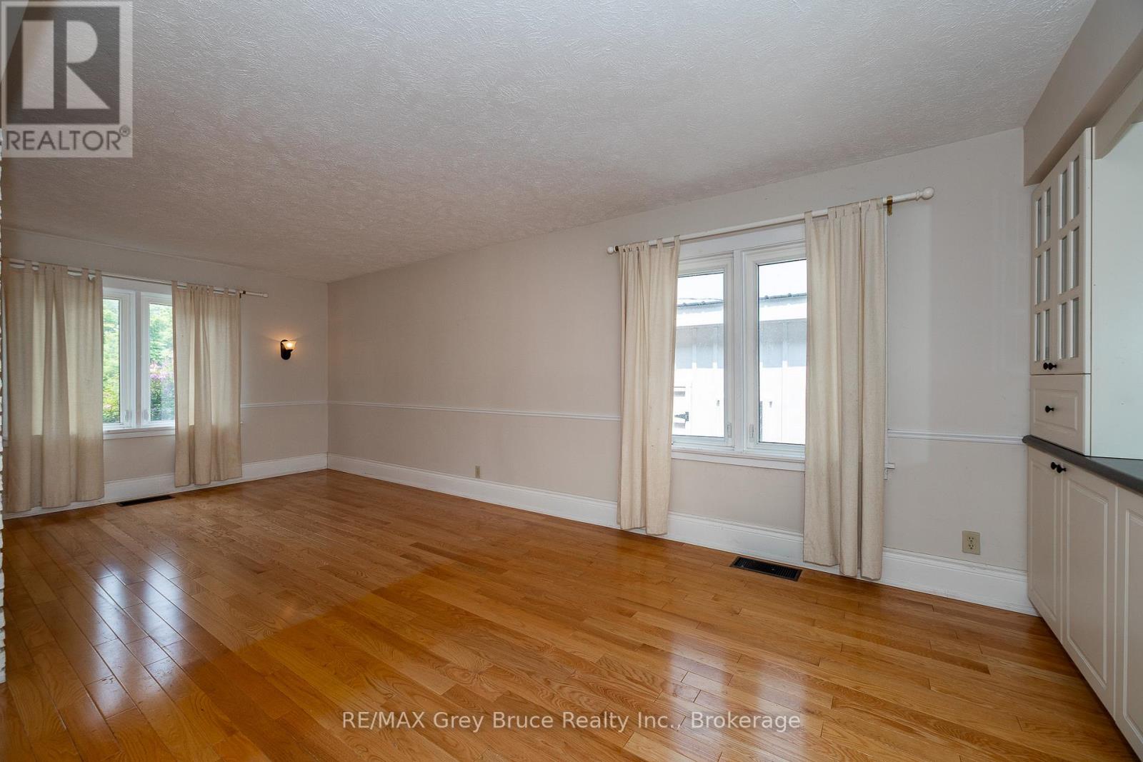2031 8th Avenue E, Owen Sound, Ontario  N4K 3C5 - Photo 7 - X12199442