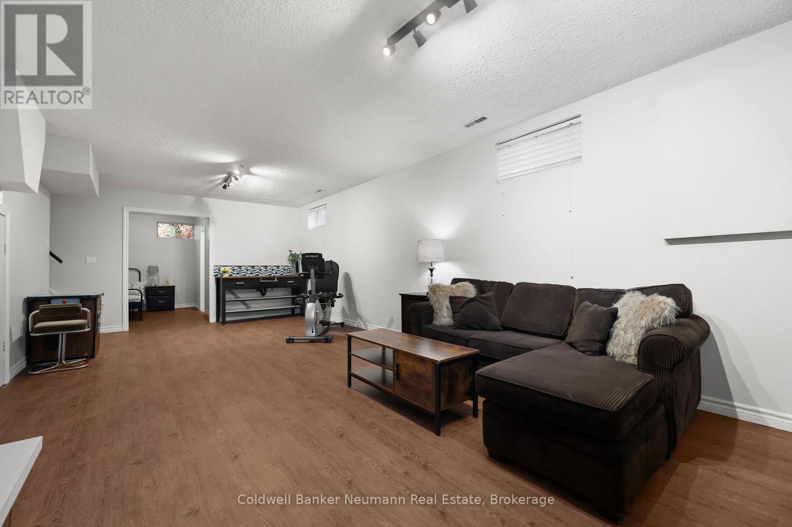 5 Vista Terrace, Guelph, Ontario  N1E 1A2 - Photo 35 - X12199472