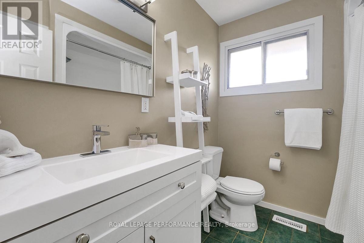 2716 Howe Street, Ottawa, Ontario  K2B 6W7 - Photo 20 - X12199339