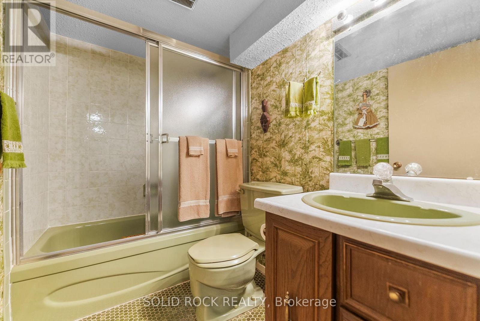 18 Royal Hunt Court, Ottawa, Ontario  K1V 9M1 - Photo 39 - X12199481