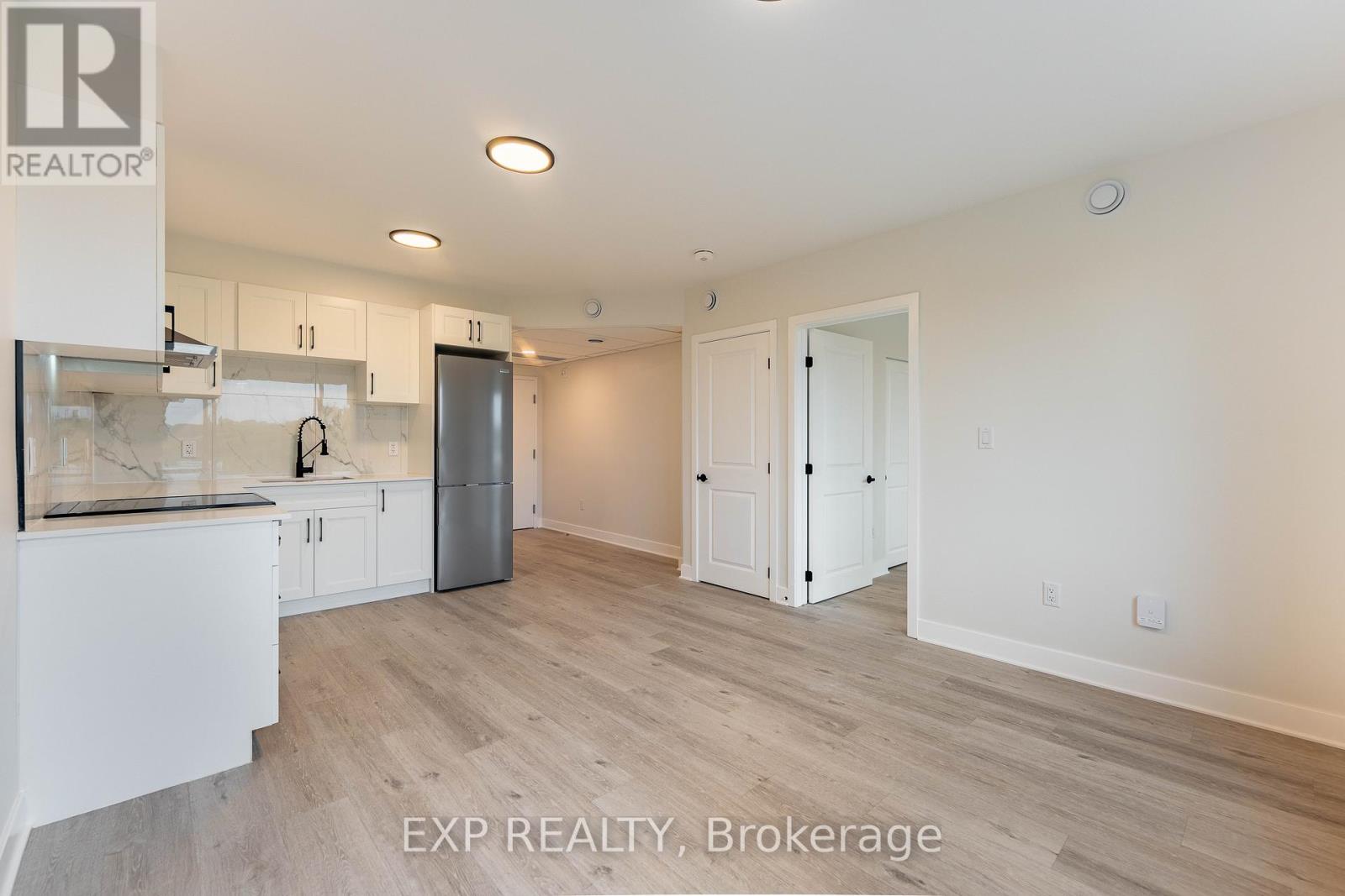 200 - 360 Lacasse Avenue, Ottawa, Ontario  K1L 7A9 - Photo 6 - X12199492