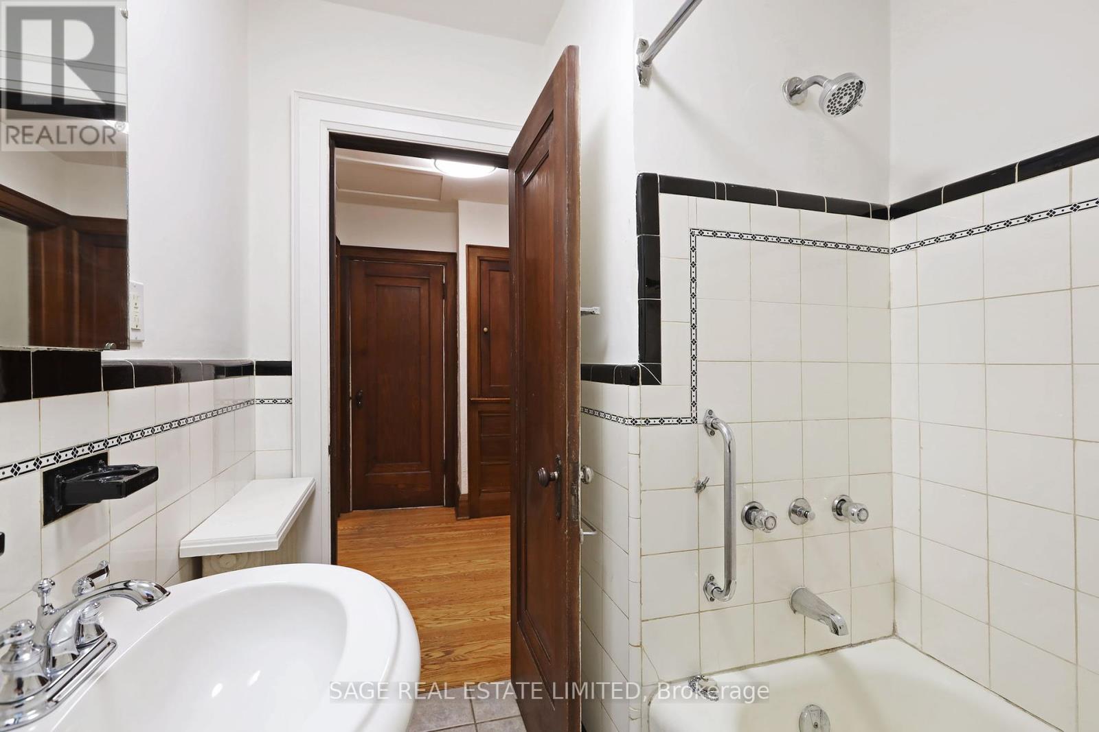 61 Banff Road, Toronto, Ontario  M4S 2V6 - Photo 17 - C12199211