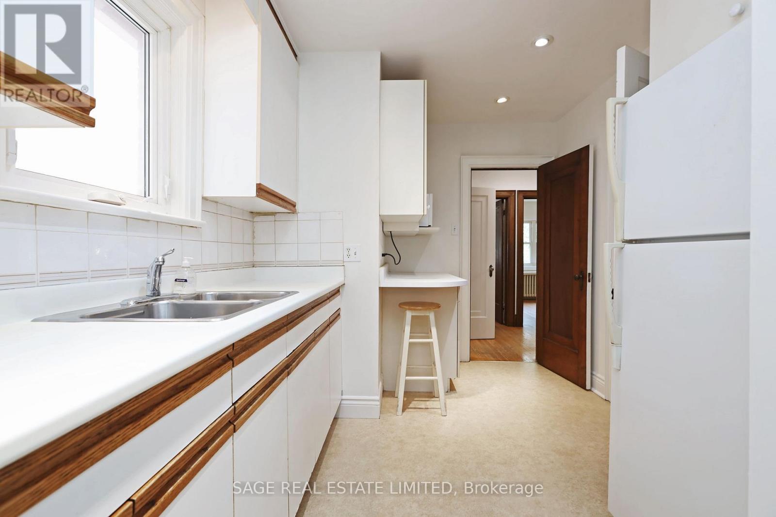 61 Banff Road, Toronto, Ontario  M4S 2V6 - Photo 9 - C12199211