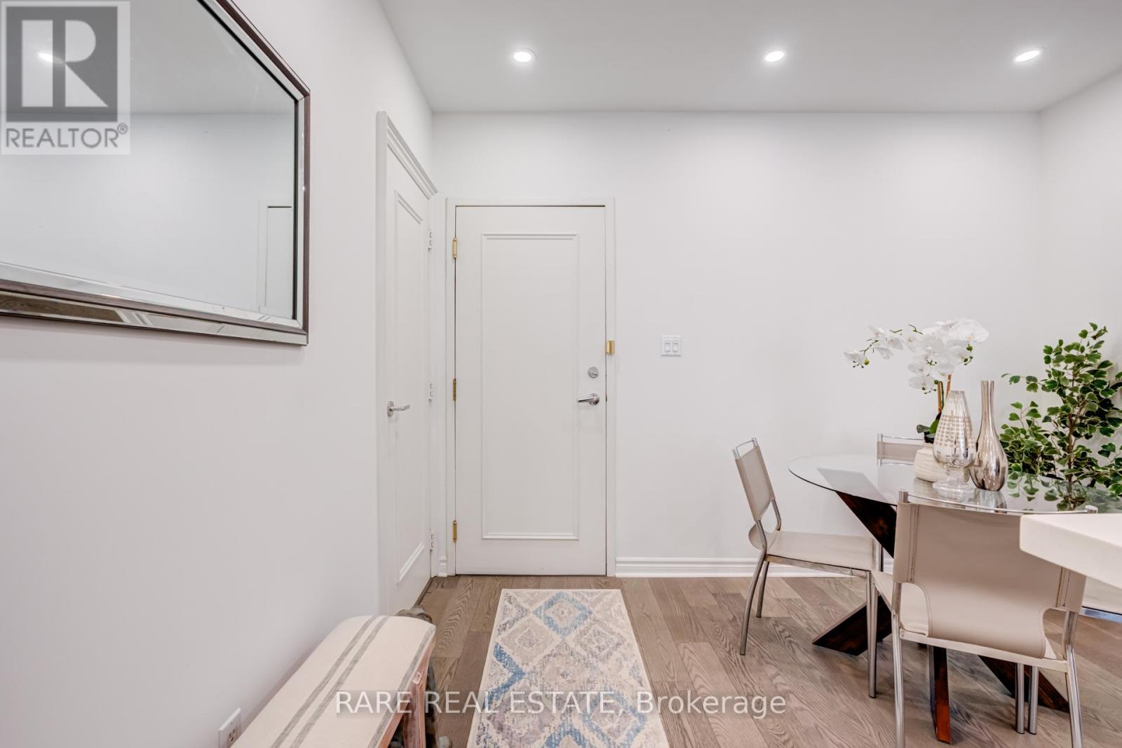 210 - 111 Merton Street, Toronto, Ontario  M4S 3A7 - Photo 2 - C12199283