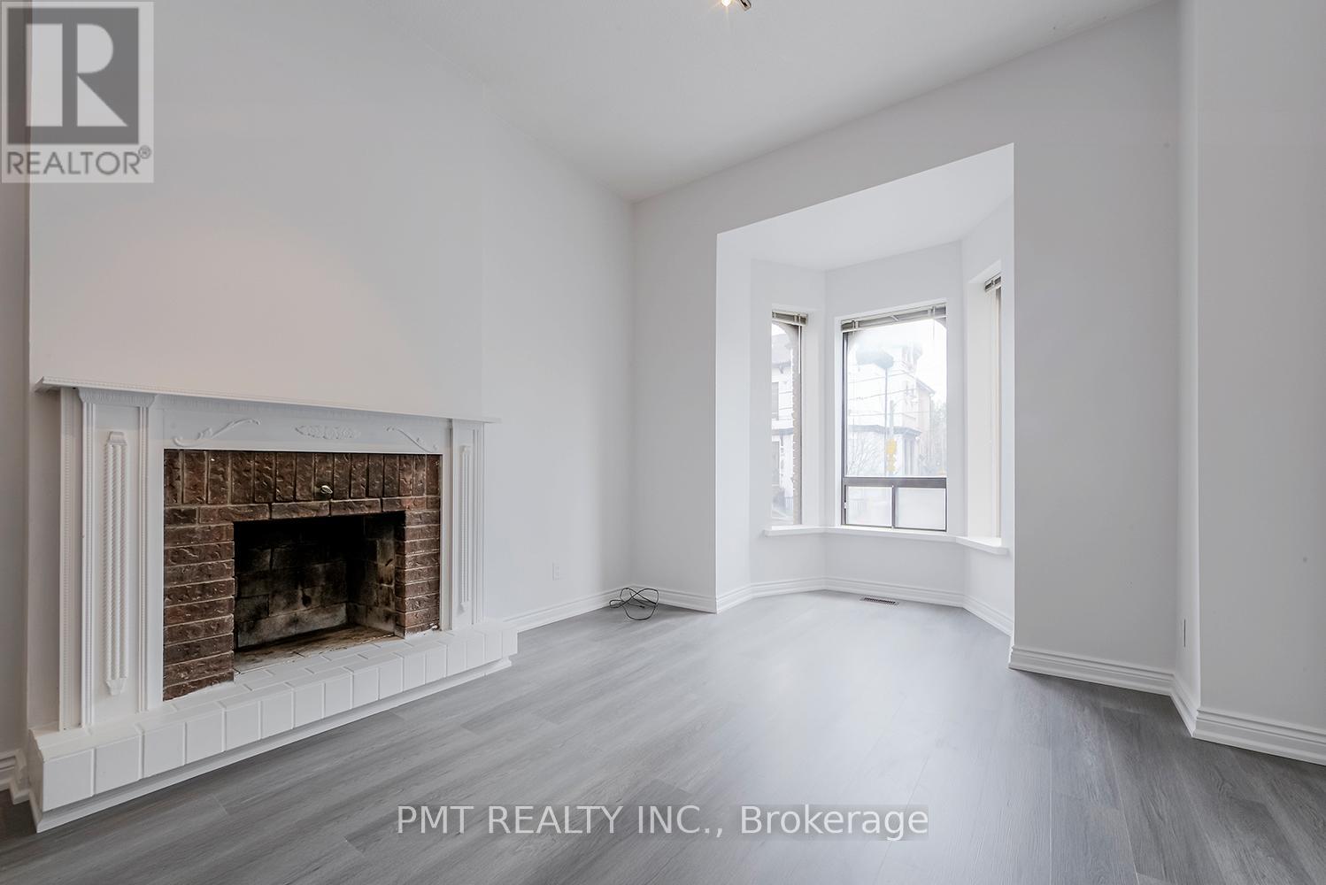 1 - 204 Gerrard Street E, Toronto (Moss Park), Ontario  M5A 2E6 - Photo 3 - C12199423