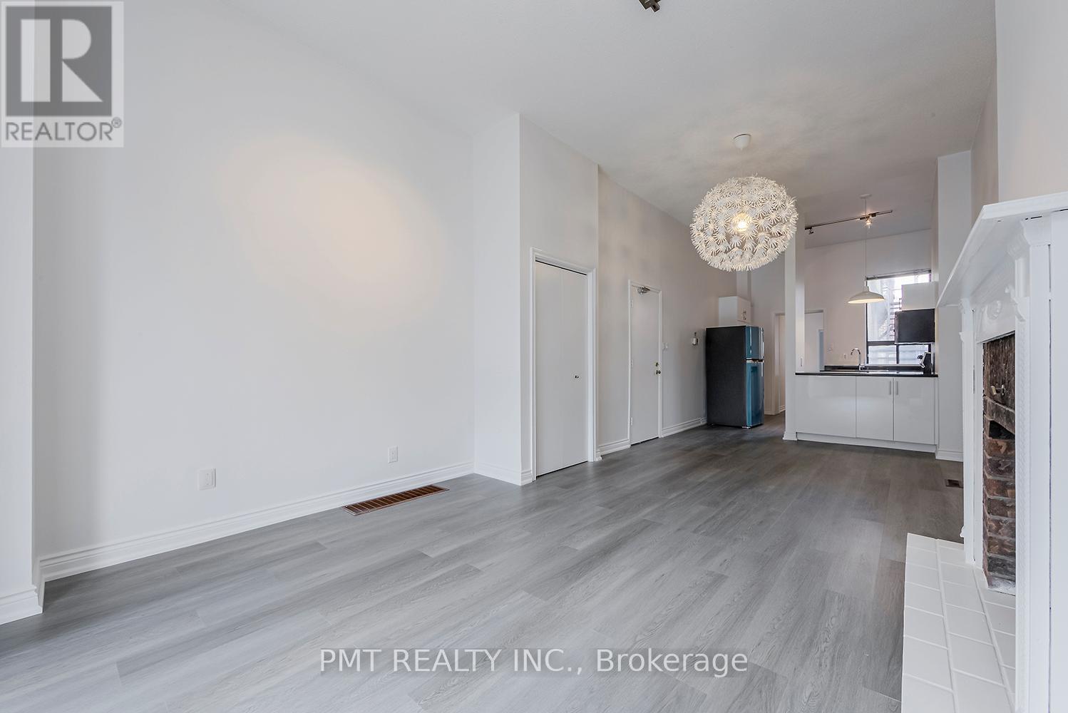 1 - 204 Gerrard Street E, Toronto (Moss Park), Ontario  M5A 2E6 - Photo 5 - C12199423