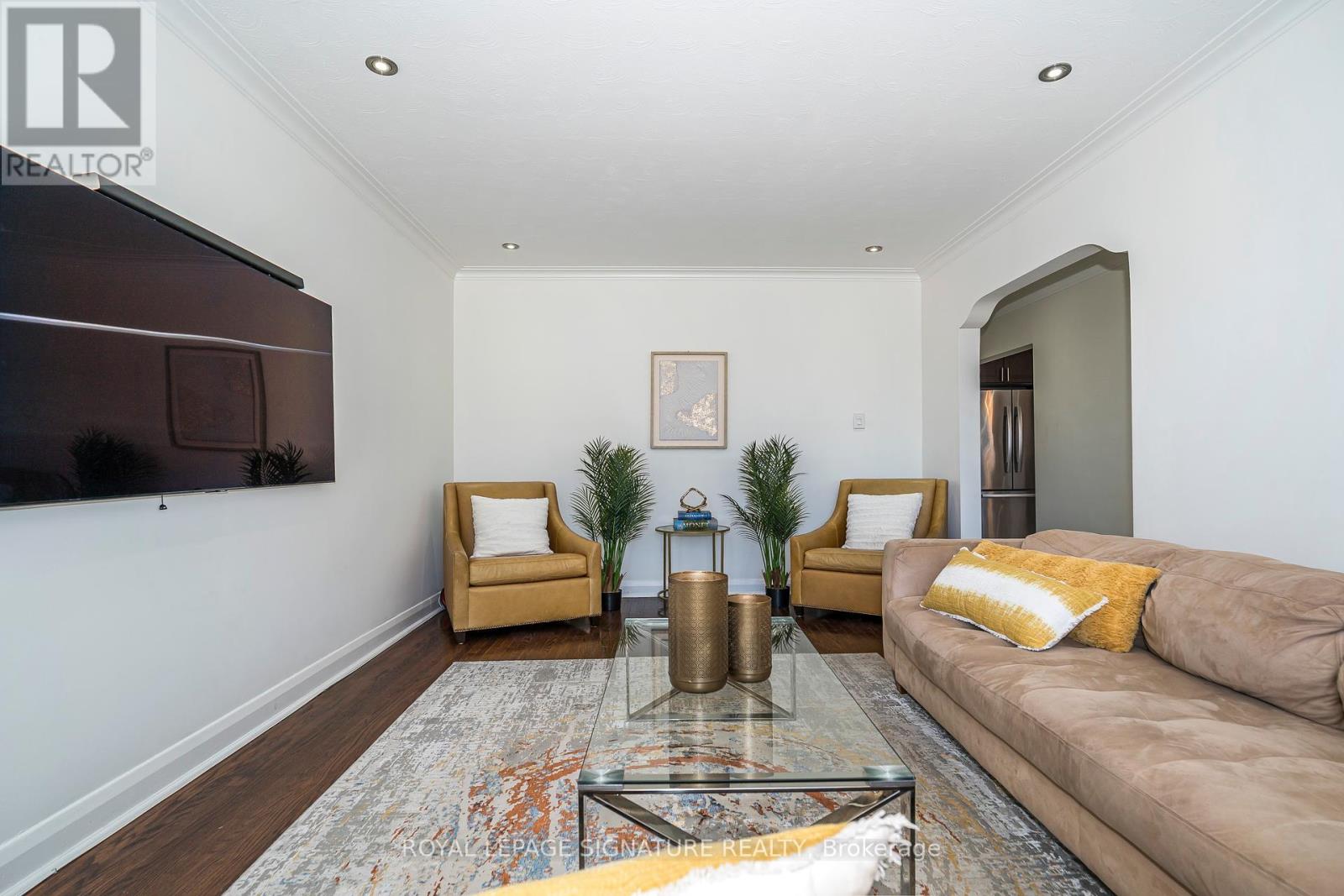 136 Regina Avenue, Toronto (Englemount-Lawrence), Ontario  M6A 1R7 - Photo 8 - C12199460