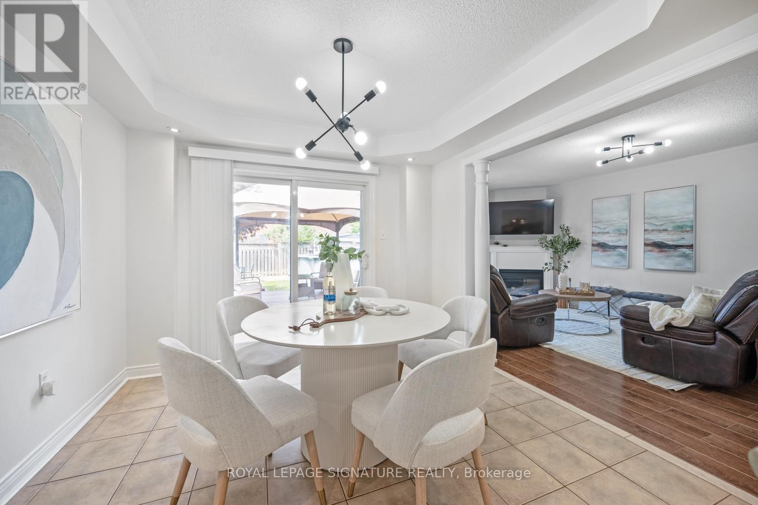 6 Lurosa Crescent, Whitby, Ontario  L1R 3A9 - Photo 4 - E12181572