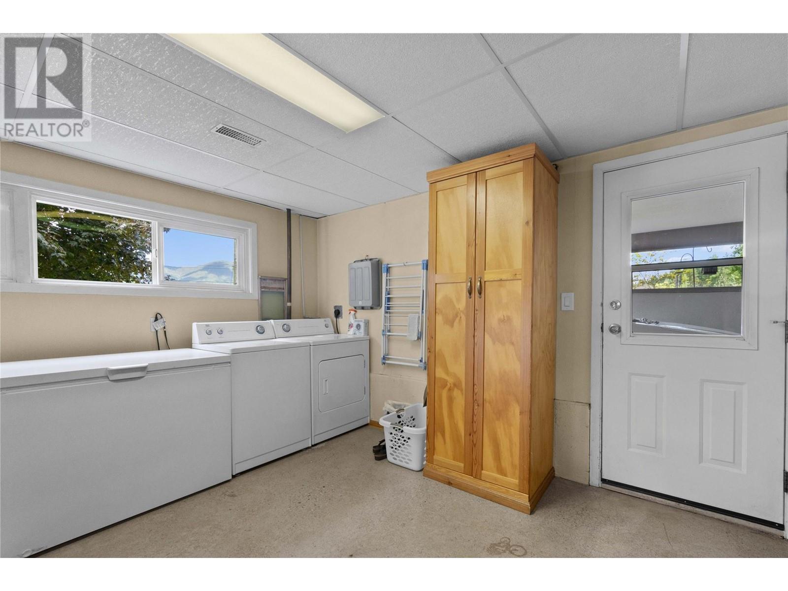 Property at 1230 1 Street SE image 5