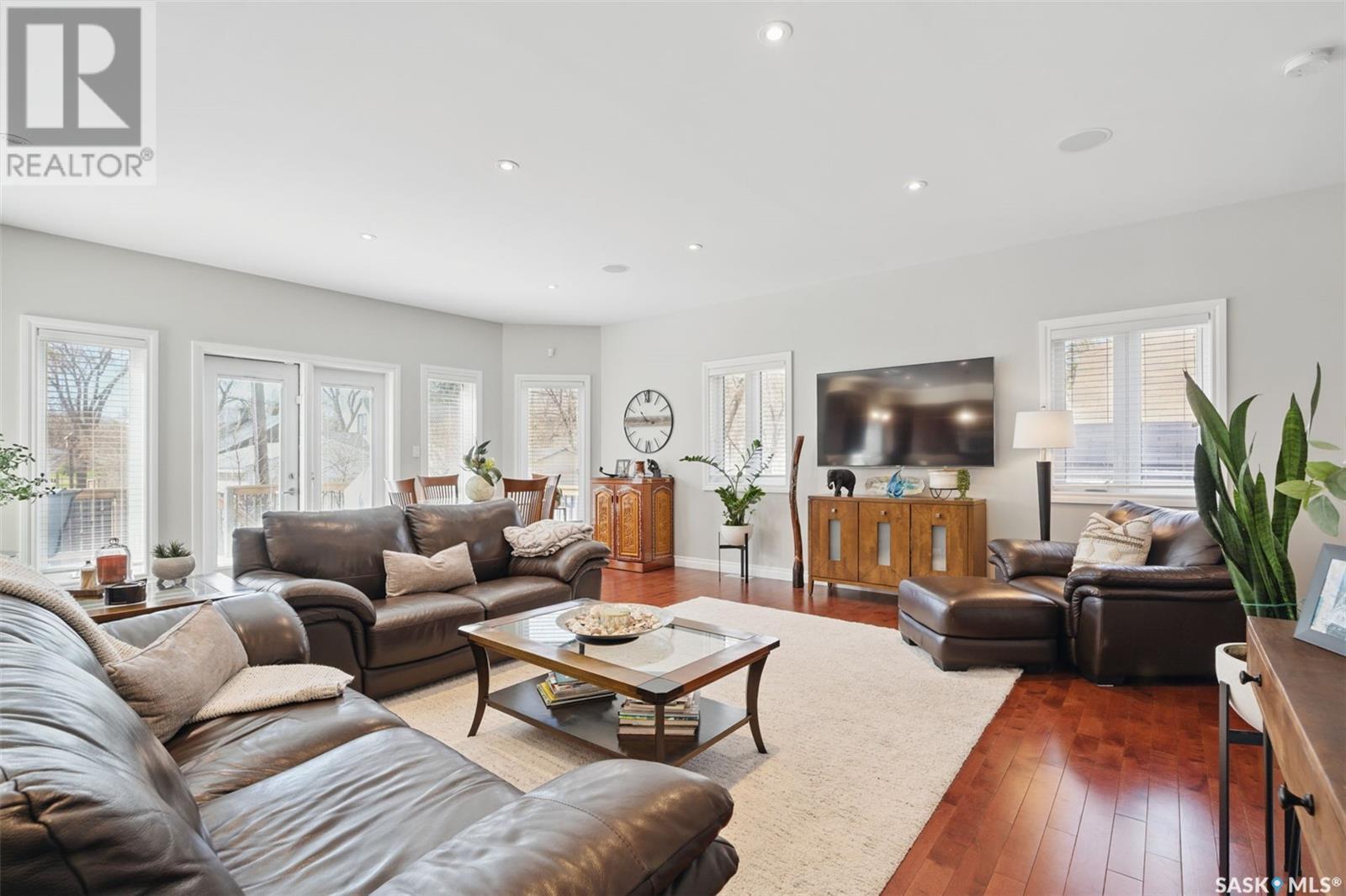 Property at 116 Hilliard STREET E image 1