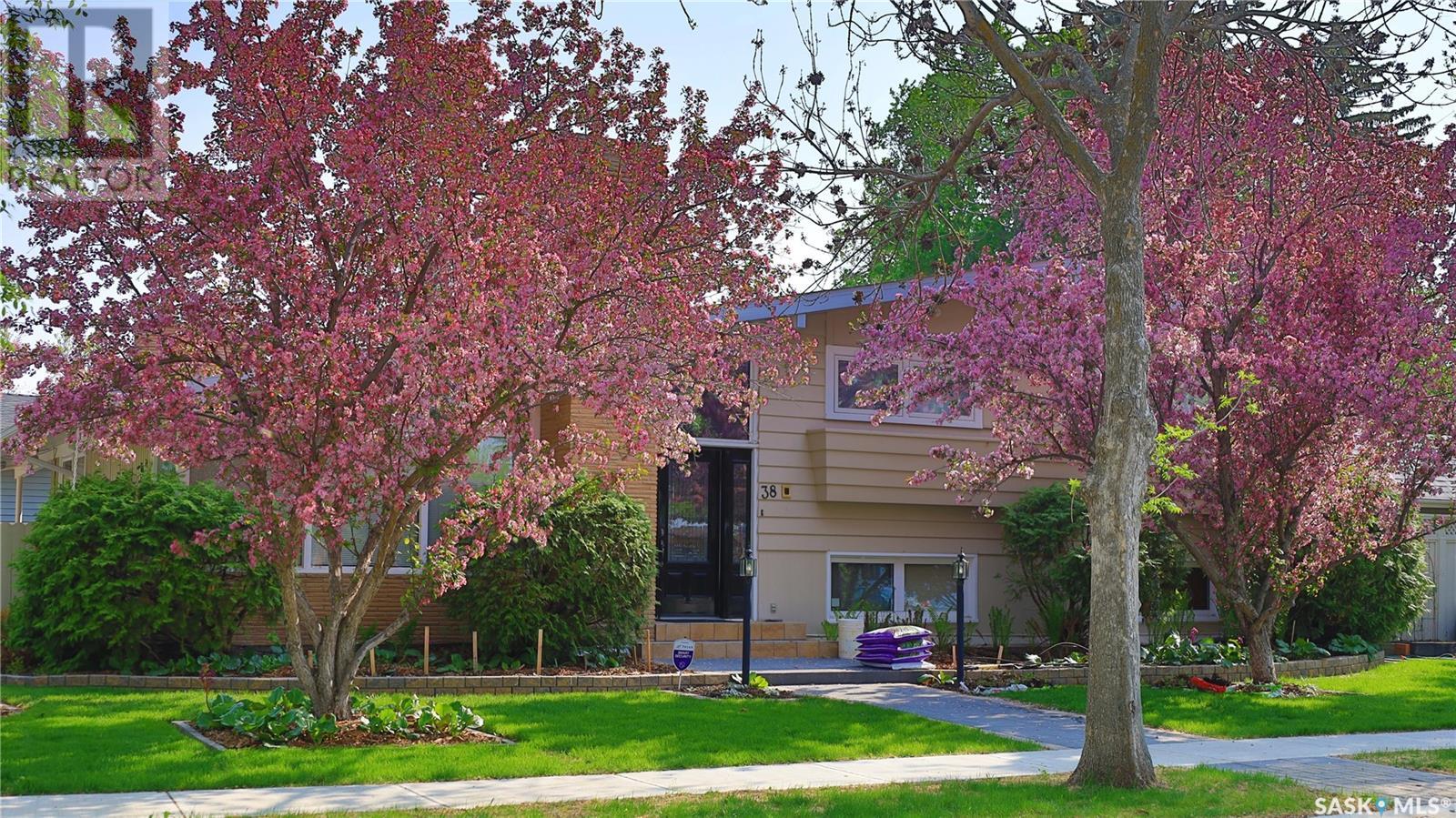 Property at 38 Calder CRESCENT image 2