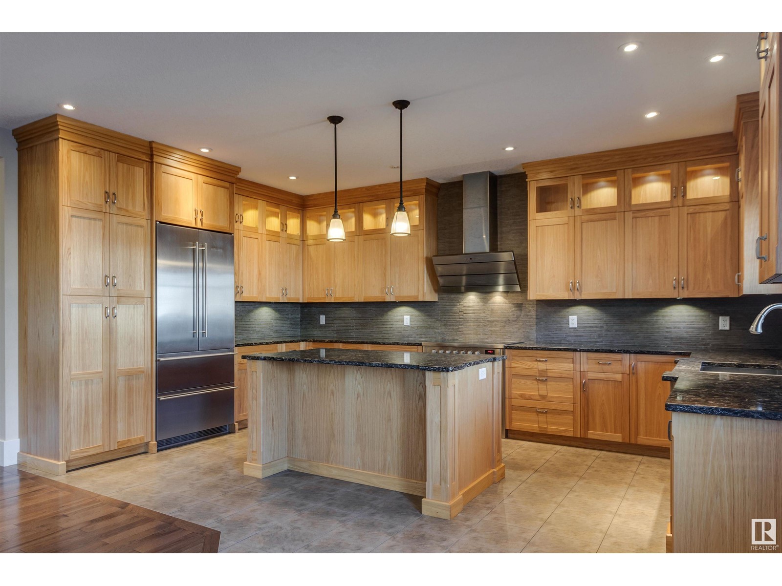 Property at 11026 80 AV NW image 3