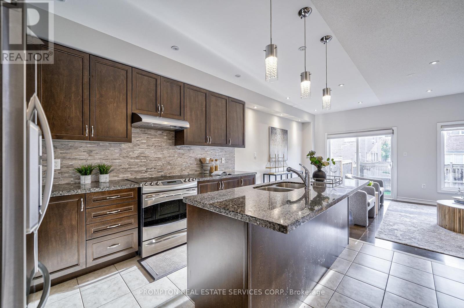26 Memon Place, Markham, Ontario  L6E 0S1 - Photo 13 - N12199270