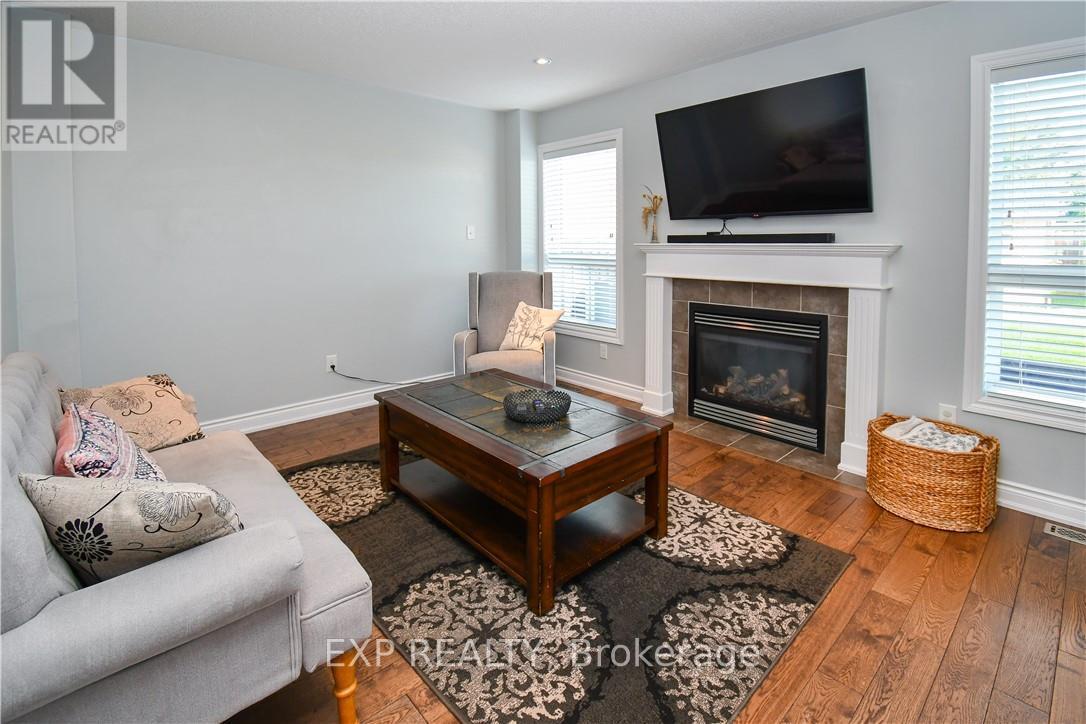 452 Greenwood Drive, Essa, Ontario  L0M 1B6 - Photo 18 - N12199274